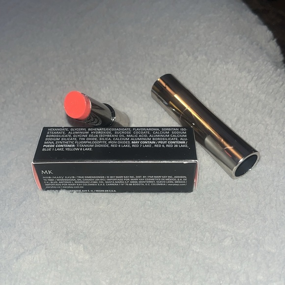 Mary Kay Arctic Apricot true dimensions, sheer lipstick 💄. NIB - Picture 2 of 3